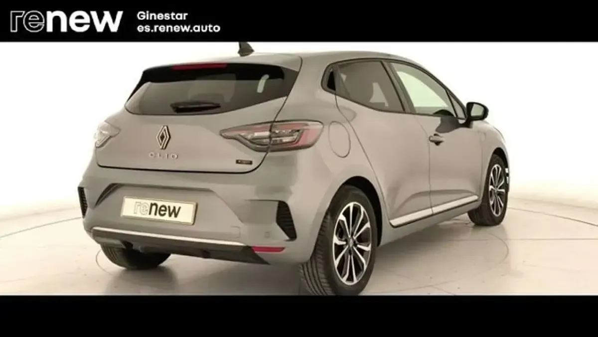 Usado Renault Clio Techno 143 CV (105 kW) 2025 Gris Utilitario