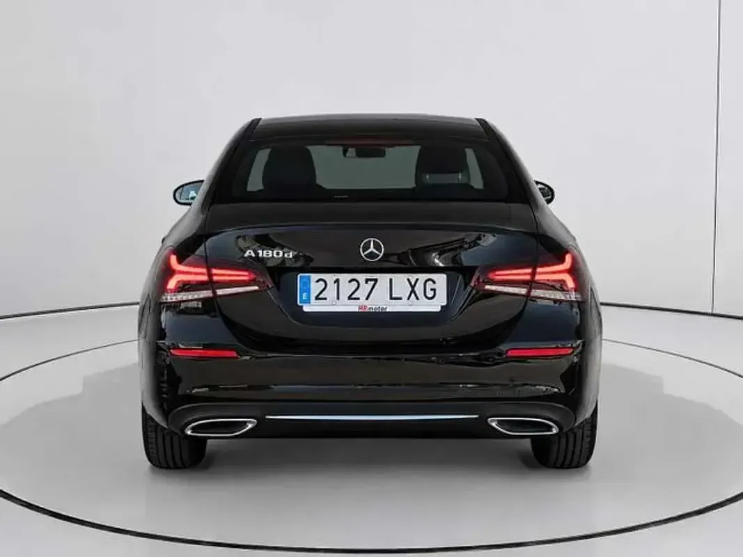 Usado Mercedes A180 116 CV (85 kW) 2022 Negro Berlina