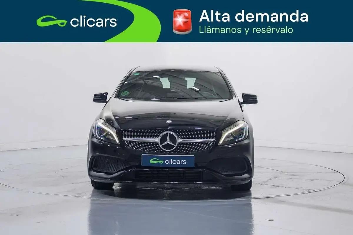 Usado Mercedes A180 109 CV (80 kW) 2017 Negro Utilitario