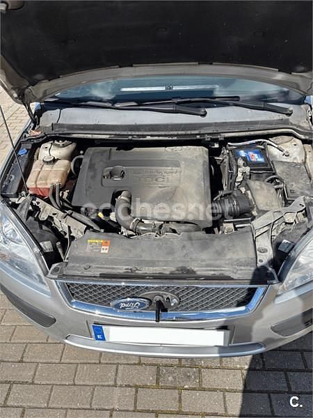 Usado Ford Focus Trend 109 CV (80 kW) 2005 Gris / plata Familiar