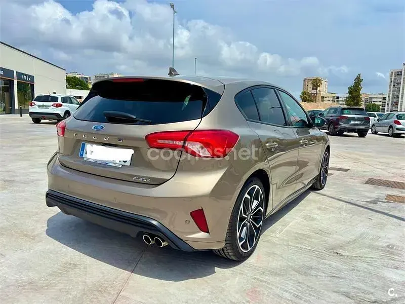 Usado Ford Focus ST-Line 120 CV (88 kW) 2019 Beige Berlina