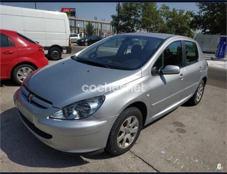 Usado Peugeot 307 90 CV (66 kW) 2005 Gris / plata Berlina