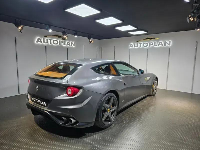 Usado Ferrari FF 660 CV (485 kW) 2013 Beige Familiar