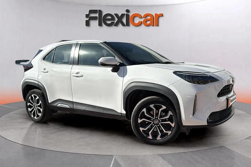 Blanco Usado 2024 Toyota Yaris Hybrid Active | 21.490 € (Precio justo) - Imagen 1/4