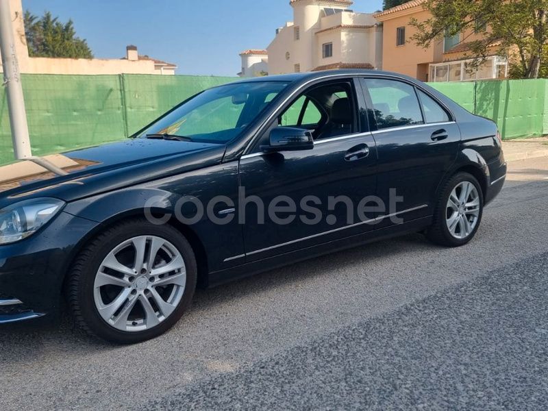 Usado Mercedes C200 136 CV (100 kW) 2011 Negro Familiar