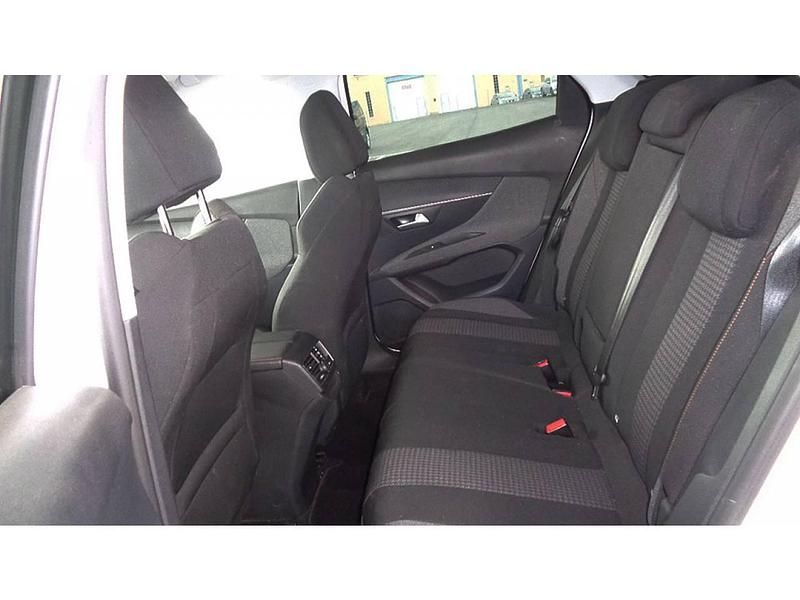 Usado Peugeot 3008 Active 130 CV (95 kW) 2019 Blanco SUV