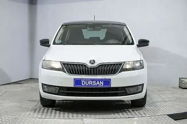 Usado Skoda Rapid Style 125 CV (91 kW) 2016 Blanco Utilitario