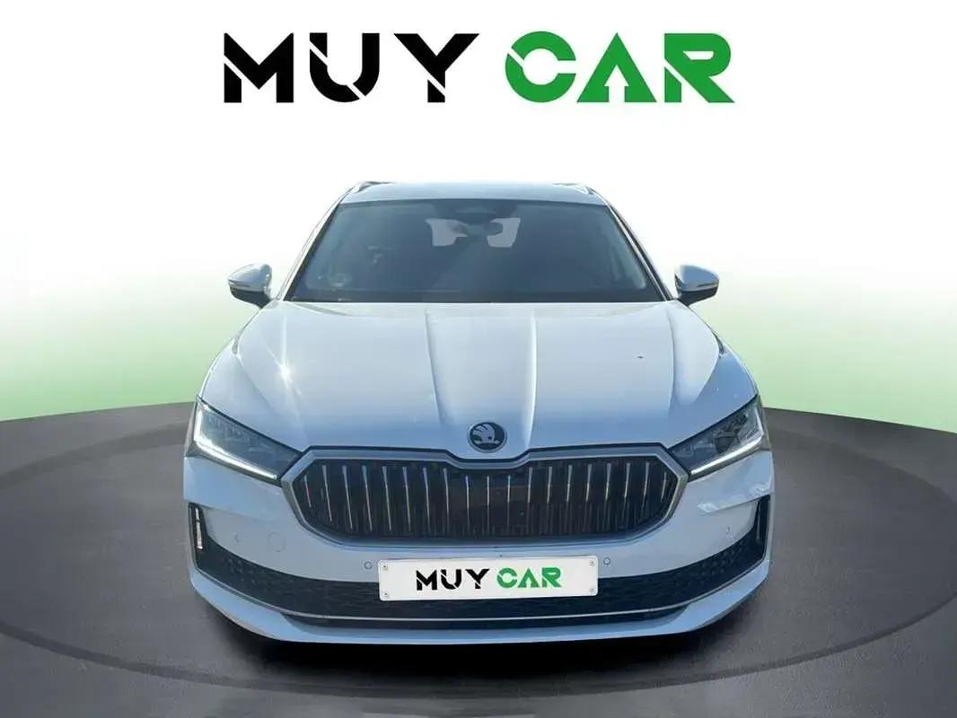 Usado Skoda Superb Selection 150 CV (110 kW) 2024 Blanco Familiar