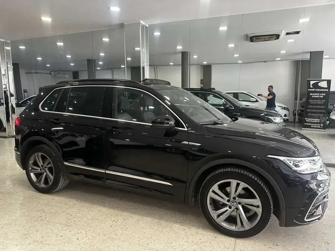 Usado VW Tiguan R-line 150 CV (110 kW) 2023 Negro SUV