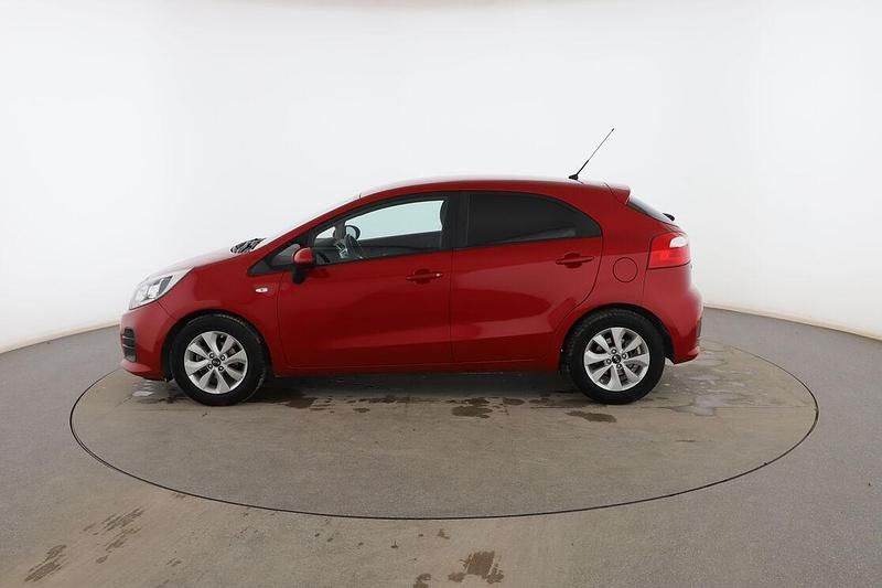Usado Kia Rio 85 CV (62 kW) 2017 Rojo Utilitario