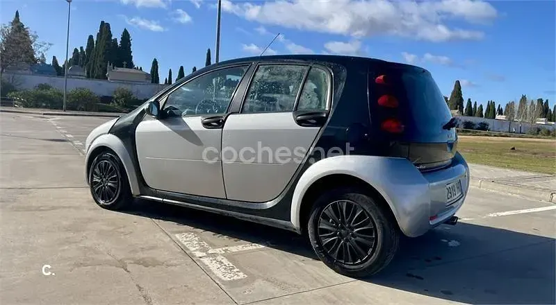 Usado Smart ForFour Pulse 95 CV (69 kW) 2005 Gris / plata Utilitario