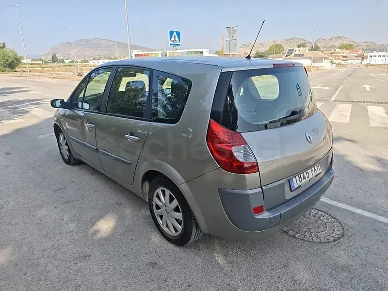 Usado Renault Grand Scénic II Dynamique 130 CV (95 kW) 2007 Gris / plata Monovolumen