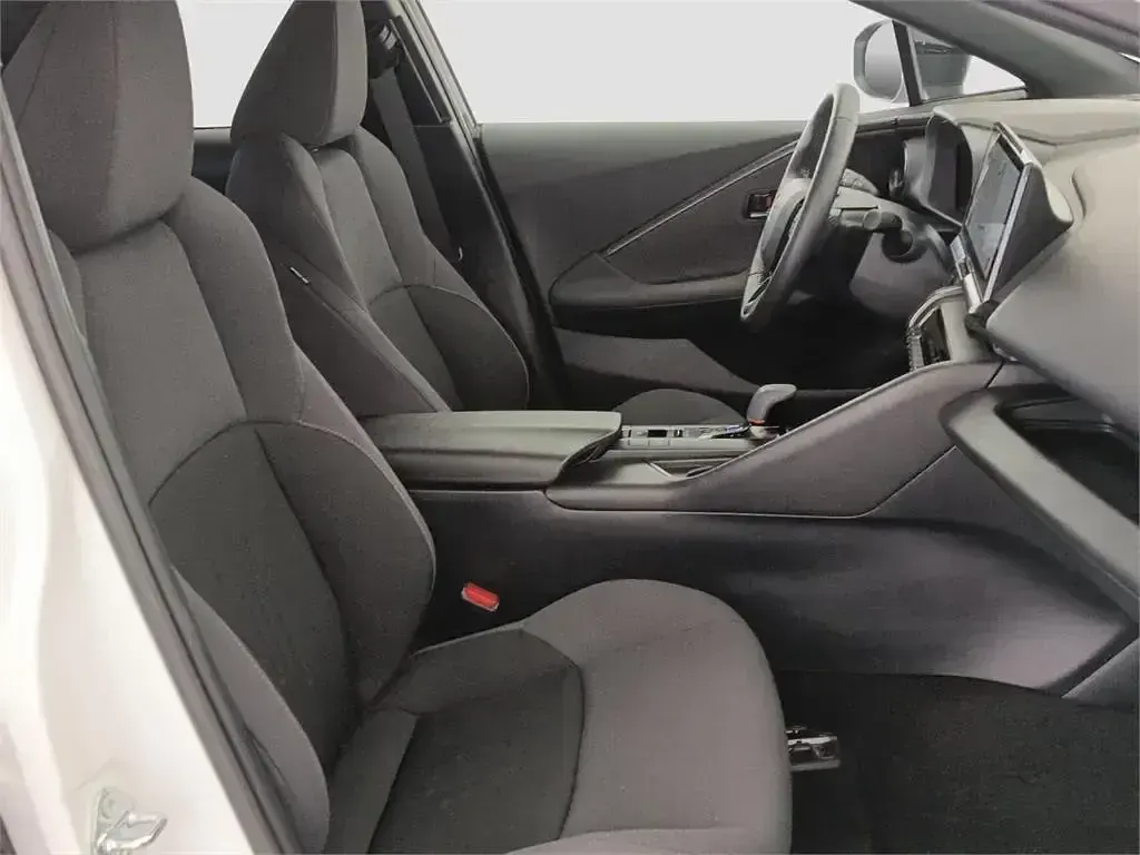 Begagnad Toyota C-HR Advance 140 HK (102 kW) 2025 Vit SUV