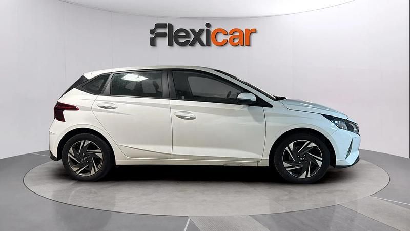 Usado Hyundai i20 101 CV (74 kW) 2021 Blanco Berlina