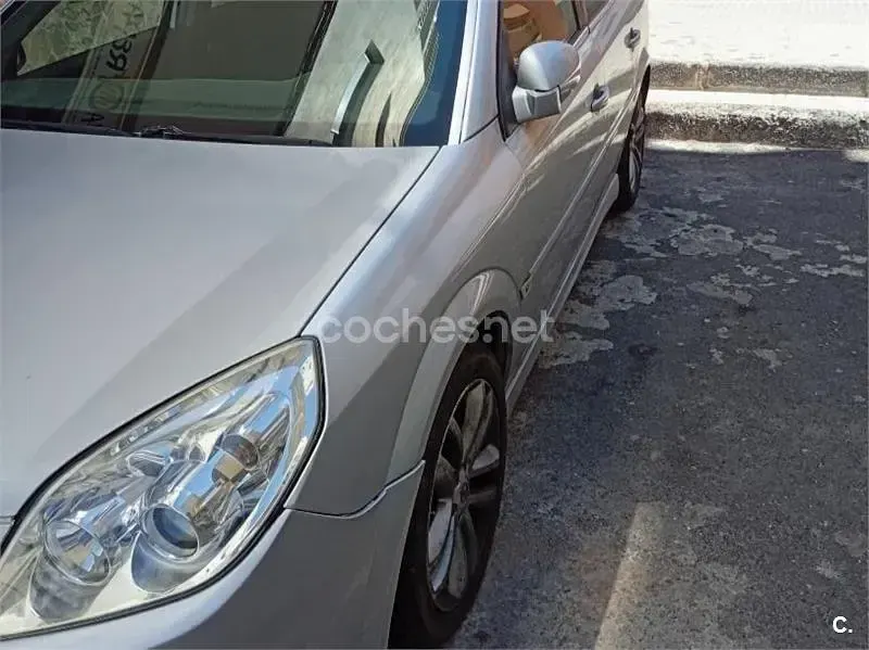Usado Opel Vectra GTS Elegance 150 CV (110 kW) 2006 Gris / plata Berlina
