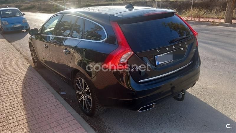 Usado Volvo V60 285 CV (209 kW) 2015 Negro Familiar