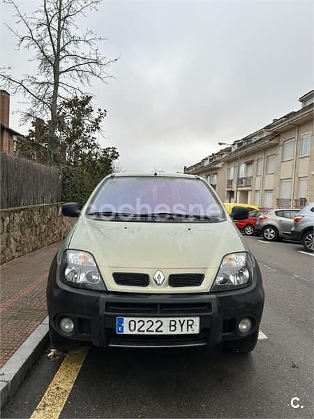 Usado Renault Scénic Dynamique 120 CV (88 kW) 2003 Verde Monovolumen