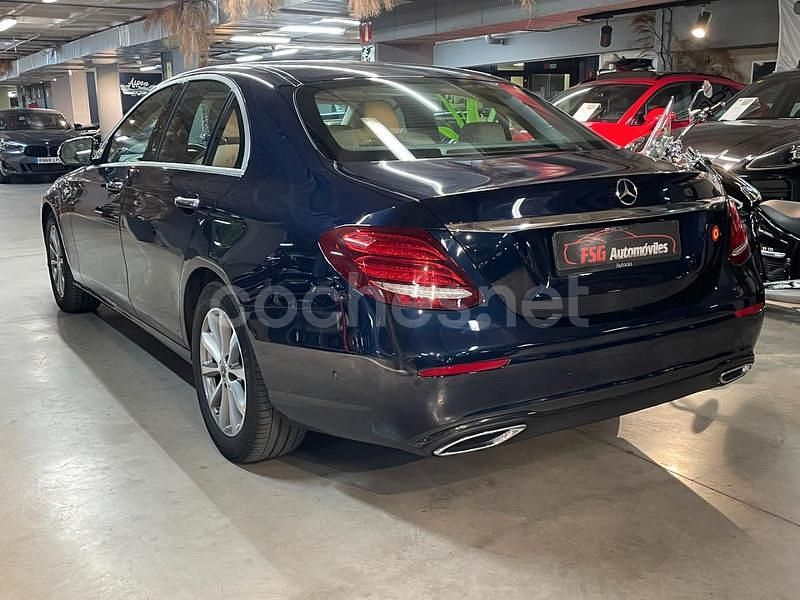 Usado Mercedes E220 194 CV (142 kW) 2020 Azul Berlina