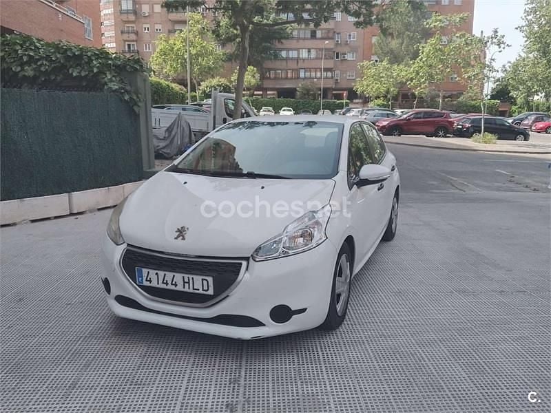Usado Peugeot 208 Active 68 CV (50 kW) 2012 Blanco Utilitario