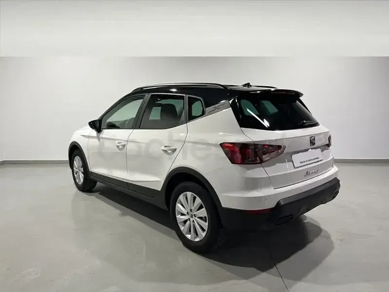 Usado Seat Arona Style 115 CV (84 kW) 2025 Blanco SUV