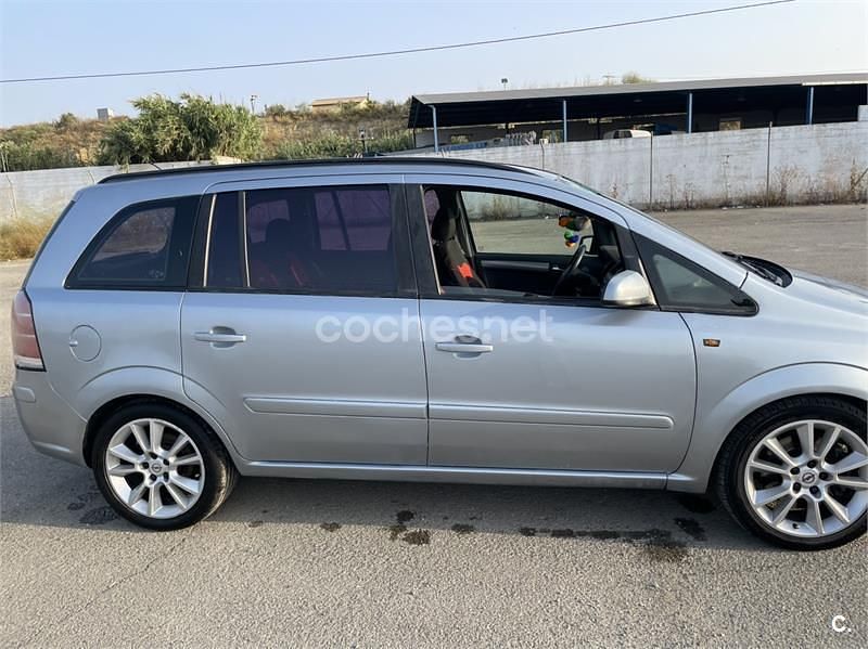 Usado Opel Zafira Cosmo 150 CV (110 kW) 2008 Gris / plata Monovolumen