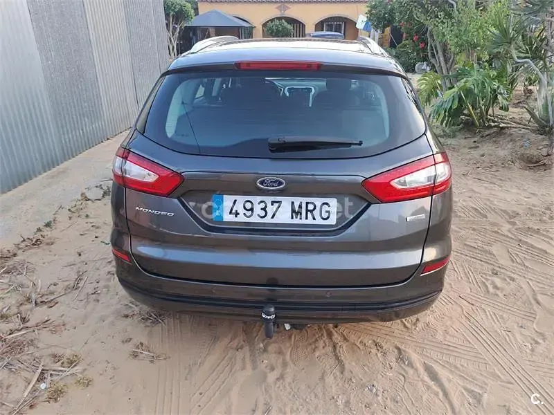 Usado Ford Mondeo Business Edition 120 CV (88 kW) 2018 Gris / plata Familiar