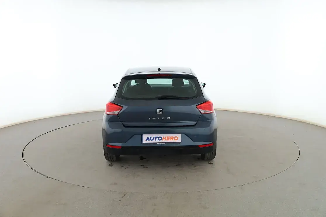 Usado Seat Ibiza Style 80 CV (58 kW) 2018 Gris Utilitario