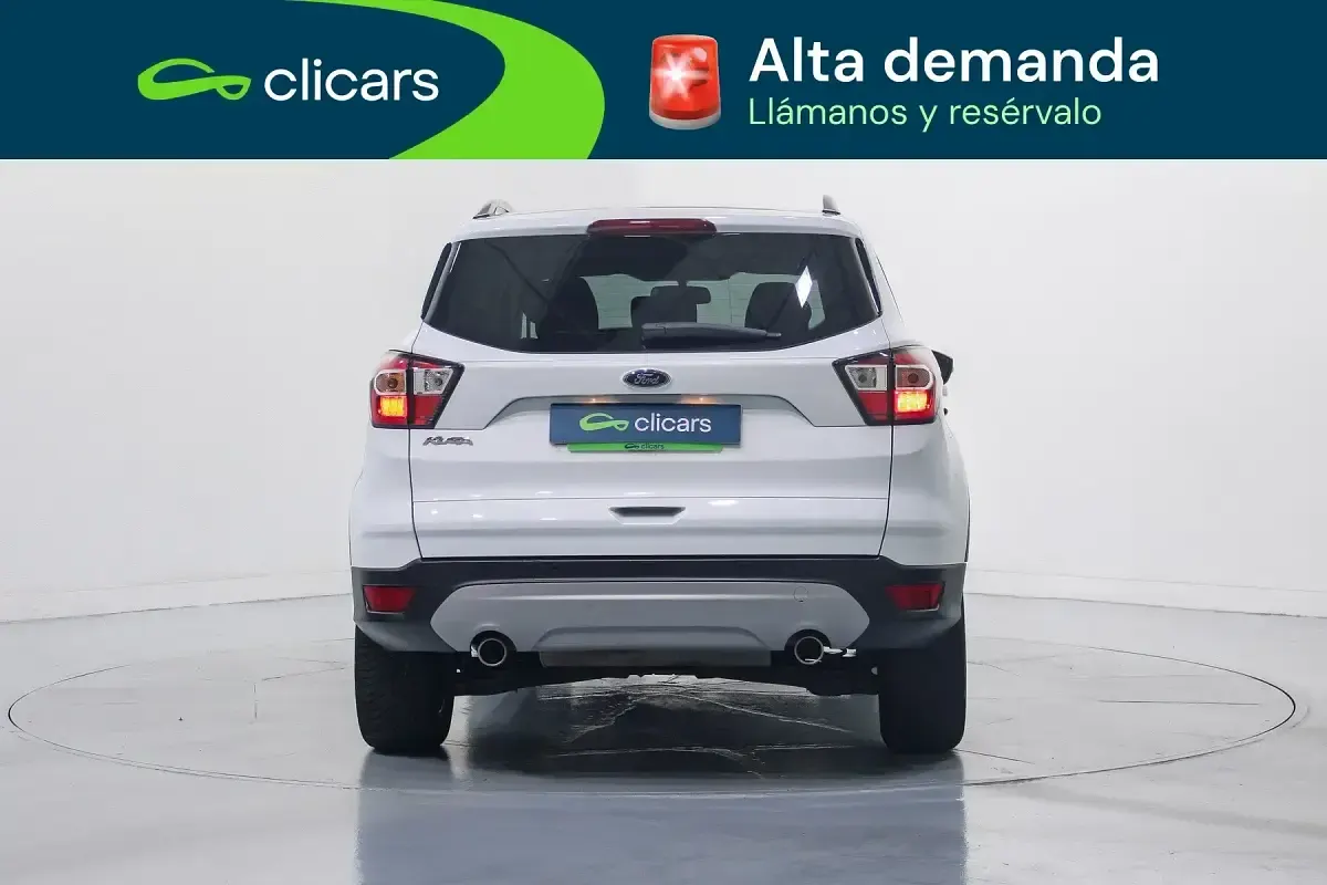 Usado Ford Kuga Trend 120 CV (88 kW) 2019 Blanco SUV