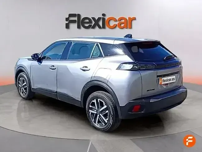 Usado Peugeot 2008 Active 100 CV (73 kW) 2023 Gris SUV