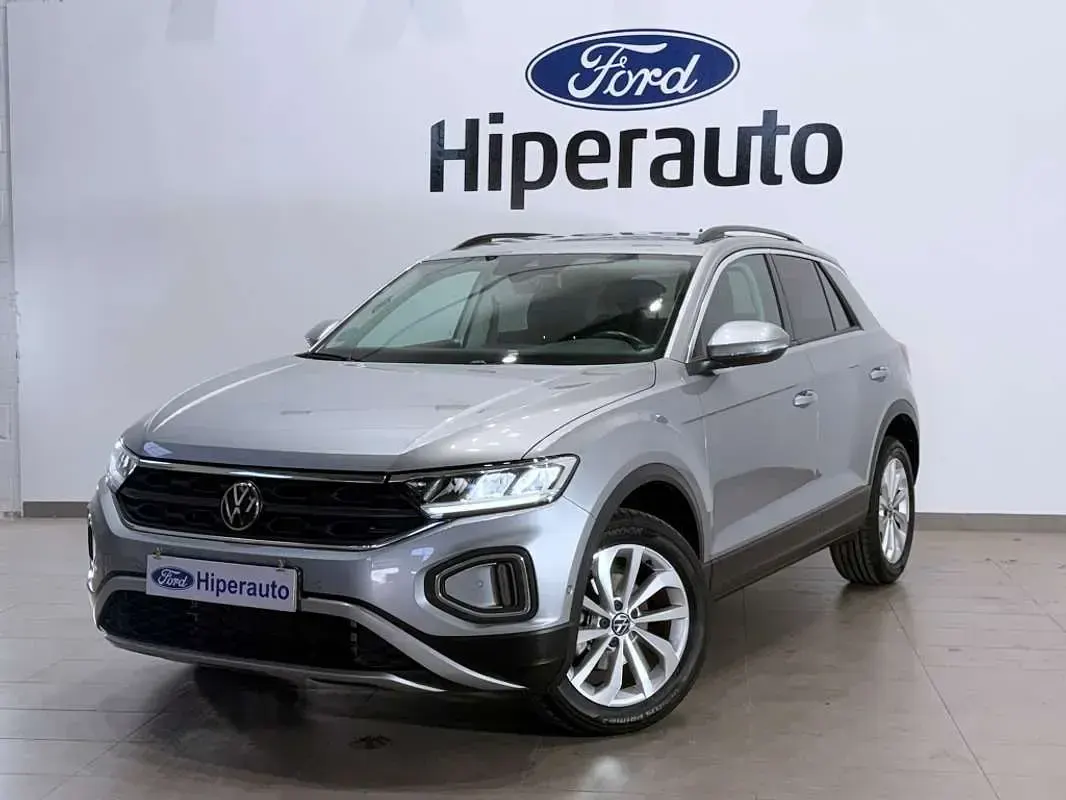Usado VW T-Roc Life 110 CV (80 kW) 2023 Plateado SUV