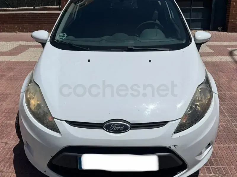 Usado Ford Fiesta Trend 68 CV (50 kW) 2010 Blanco Berlina