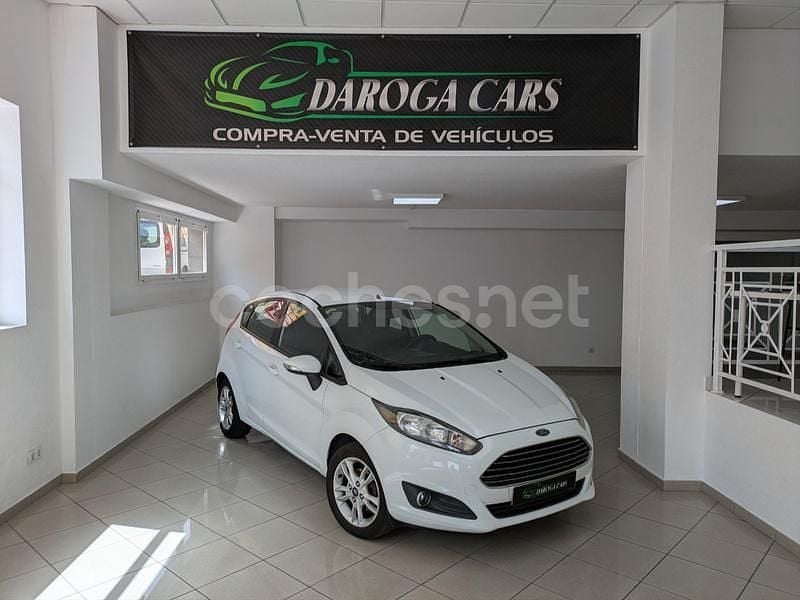 Usado Ford Fiesta Trend 100 CV (73 kW) 2015 Blanco Utilitario