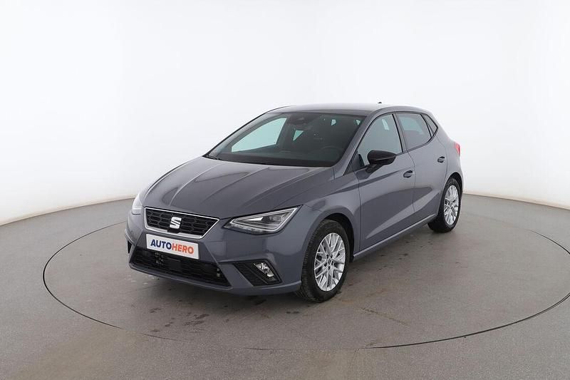 Gris Usado 2024 Seat Ibiza FR Utilitario | 20.099 € (Caro) - Imagen 1/3