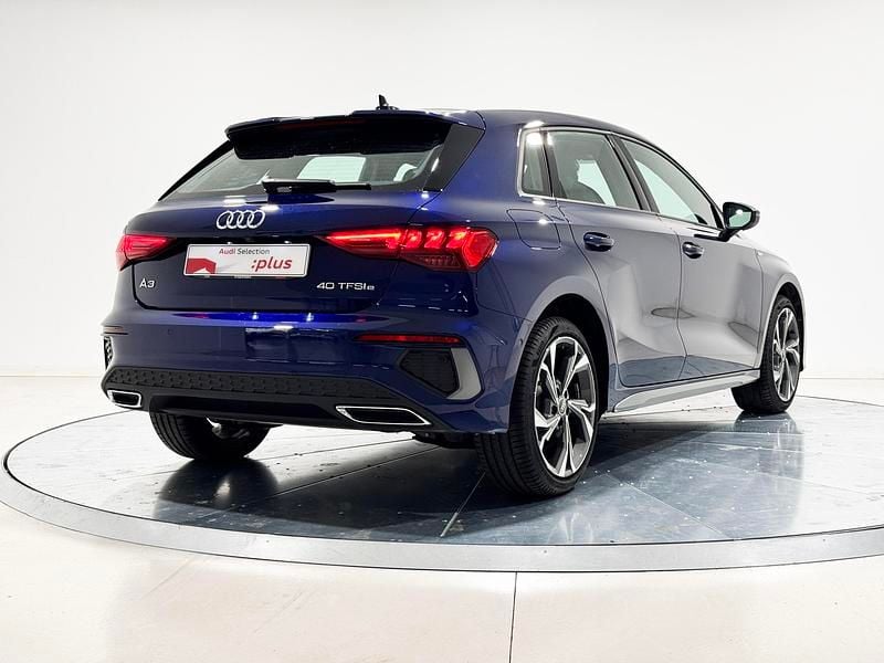 Usado Audi A3 Ambiente 150 CV (110 kW) 2024 Azul navarra metalizado Utilitario