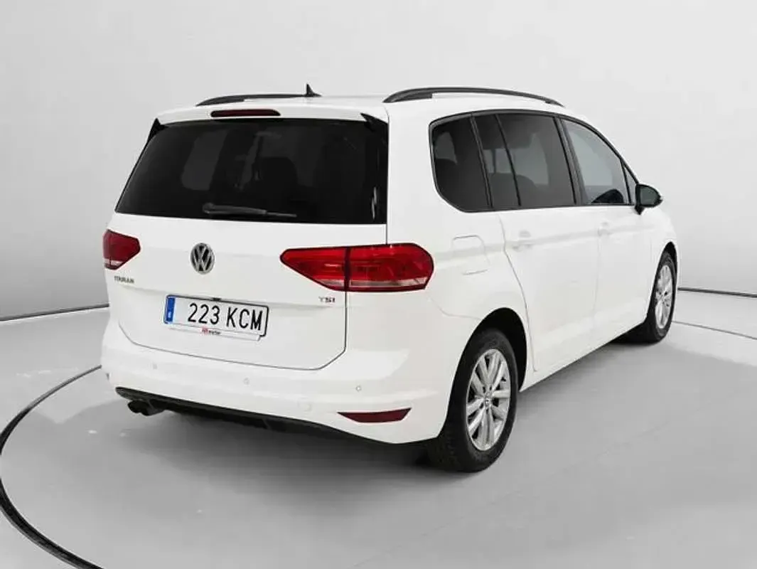Usado VW Touran Advance 150 CV (110 kW) 2017 Blanco Monovolumen