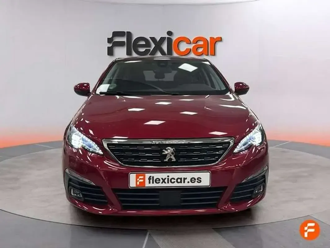 Usado Peugeot 308 131 CV (96 kW) 2019 Rojo Berlina