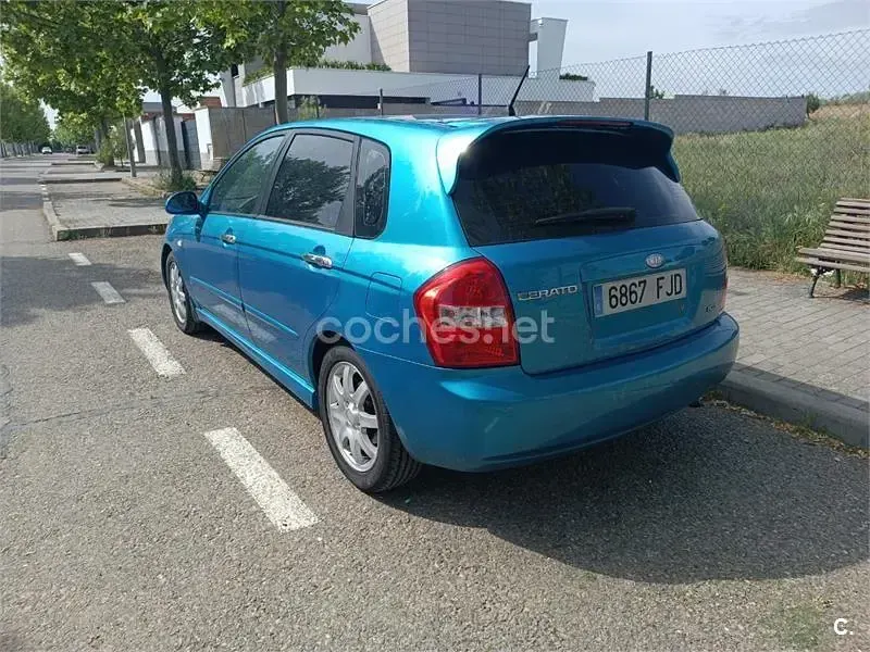 Usado Kia Cerato EX 115 CV (84 kW) 2006 Azul Berlina