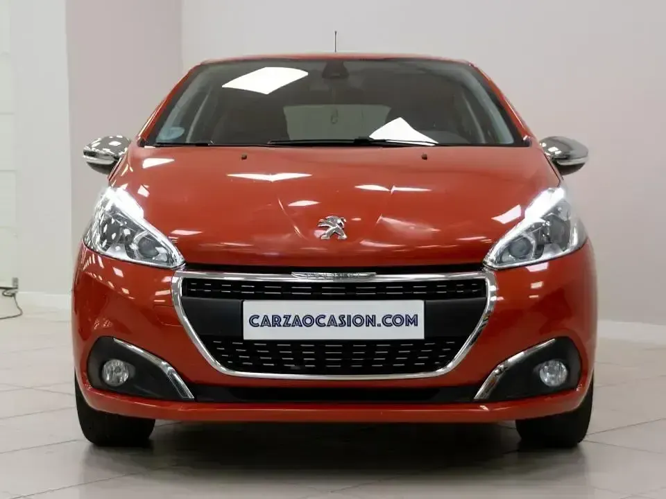 Usado Peugeot 208 Signature Sky 83 CV (61 kW) 2019 Naranja Utilitario