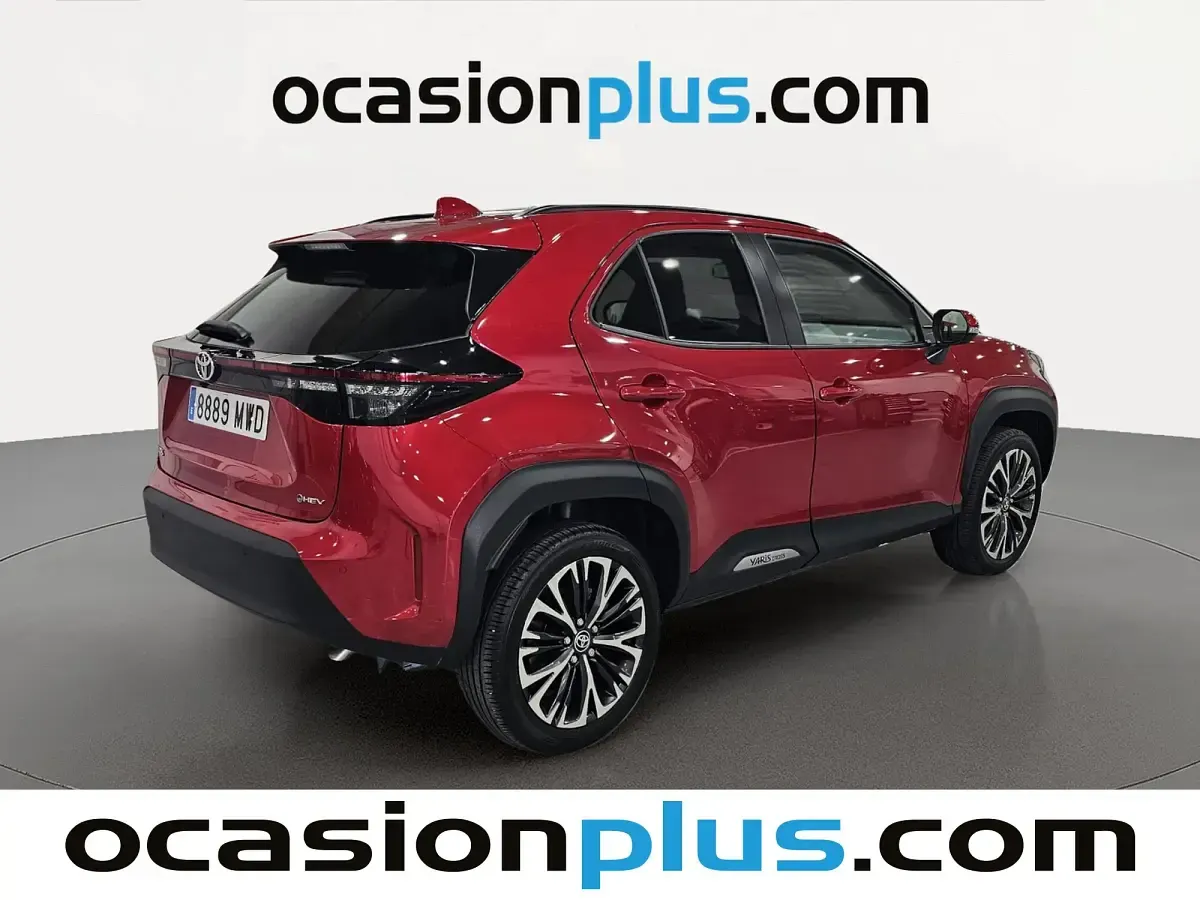 Usado Toyota Yaris Cross Style 132 CV (97 kW) 2024 Rojo SUV