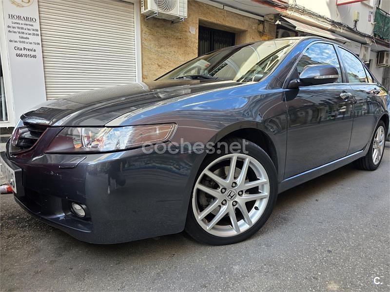 Usado Honda Accord Executive 190 CV (139 kW) 2004 Gris / plata Berlina