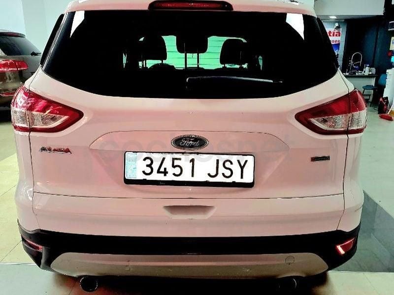 Usado Ford Kuga Trend 150 CV (110 kW) 2016 Blanco SUV