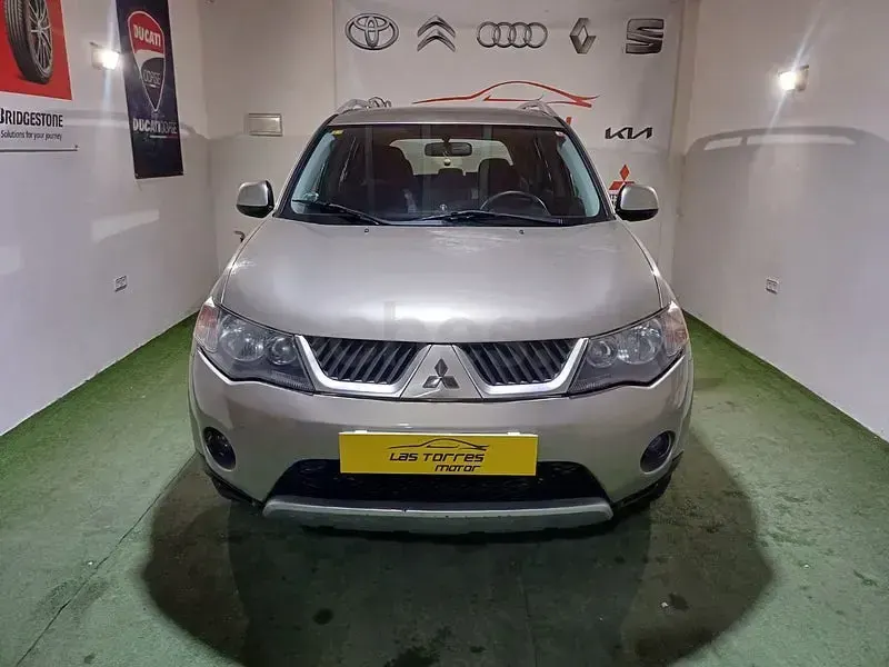 Usado Mitsubishi Outlander Intense 140 CV (102 kW) 2007 Beige SUV
