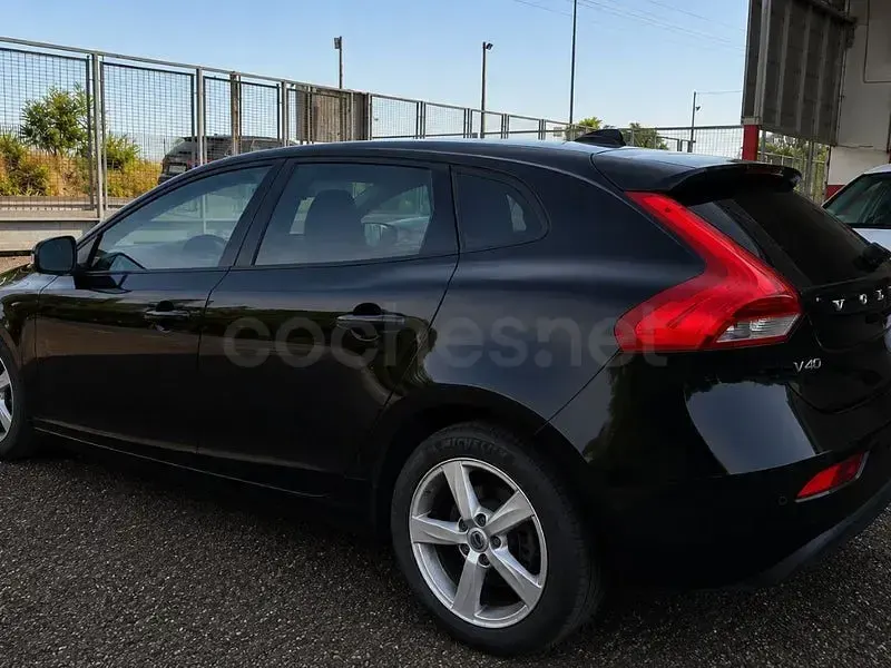 Usado Volvo V40 Kinetic 115 CV (84 kW) 2014 Negro Berlina