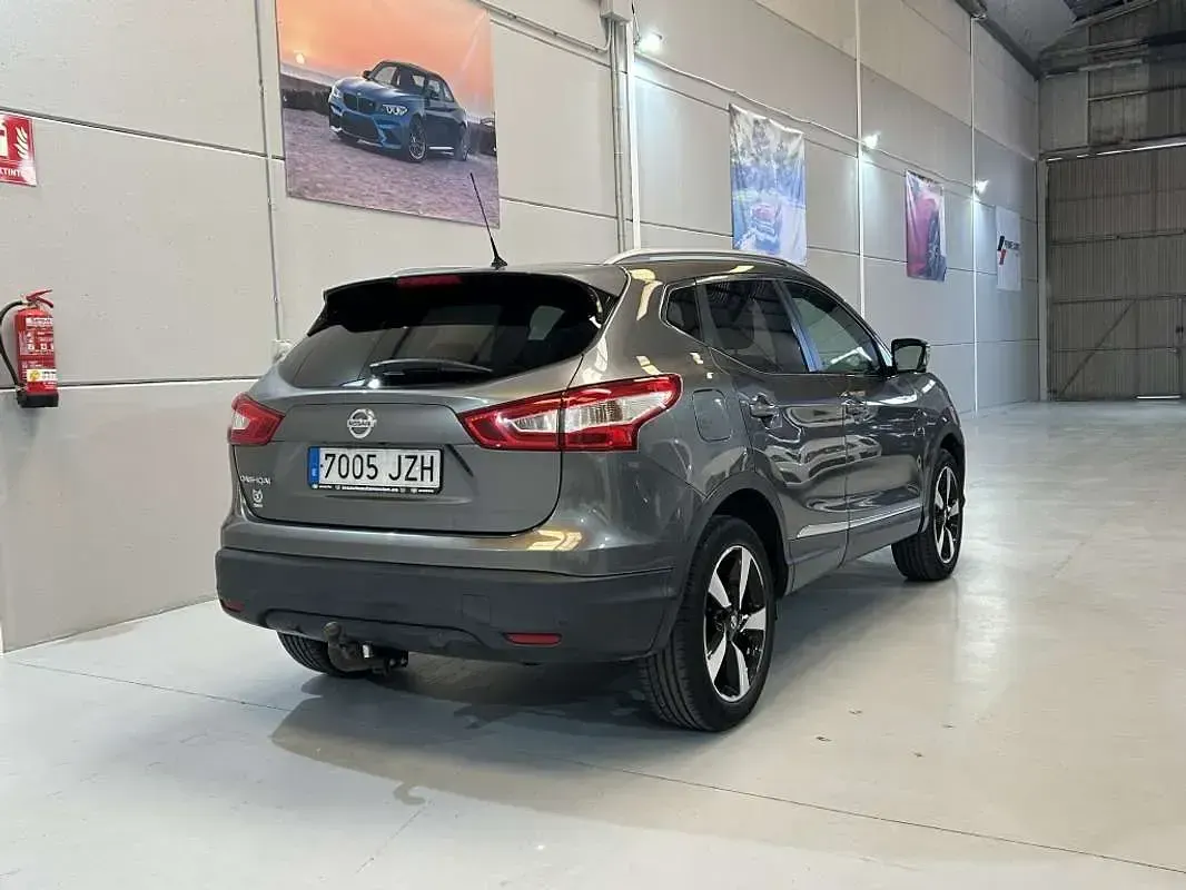 Usado Nissan Qashqai N-Connecta 110 CV (80 kW) 2017 Gris SUV