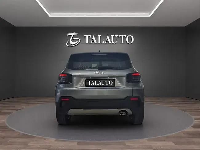 Usado Jeep Avenger Altitude 100 HP (73 kW) 2024 Cinzento SUV