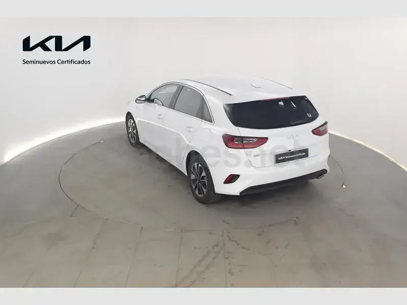 Usado Kia Ceed 100 CV (73 kW) 2025 Blanco Utilitario
