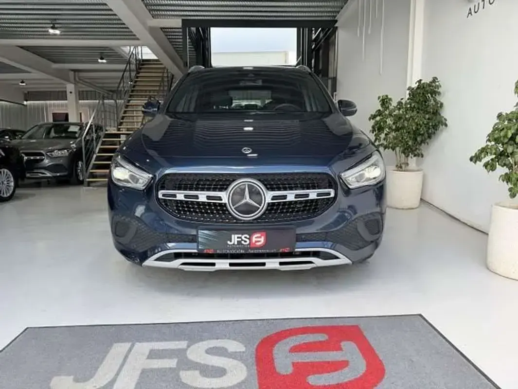 Usado Mercedes GLA200 116 CV (85 kW) 2022 Azul SUV