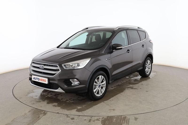 Usado Ford Kuga Trend+ 150 HP (110 kW) 2018 Cinzento SUV