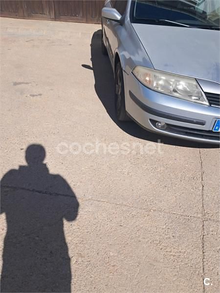 Usado Renault Laguna II Expression 110 CV (80 kW) 2001 Gris / plata Berlina