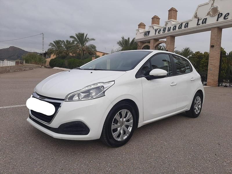 Usado Peugeot 208 Active 100 CV (73 kW) 2018 Blanco Utilitario
